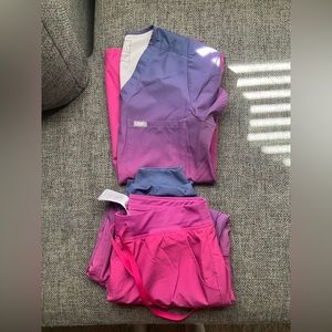 Figs scrubs. Top size small , pants are medium. Only worn a few times.